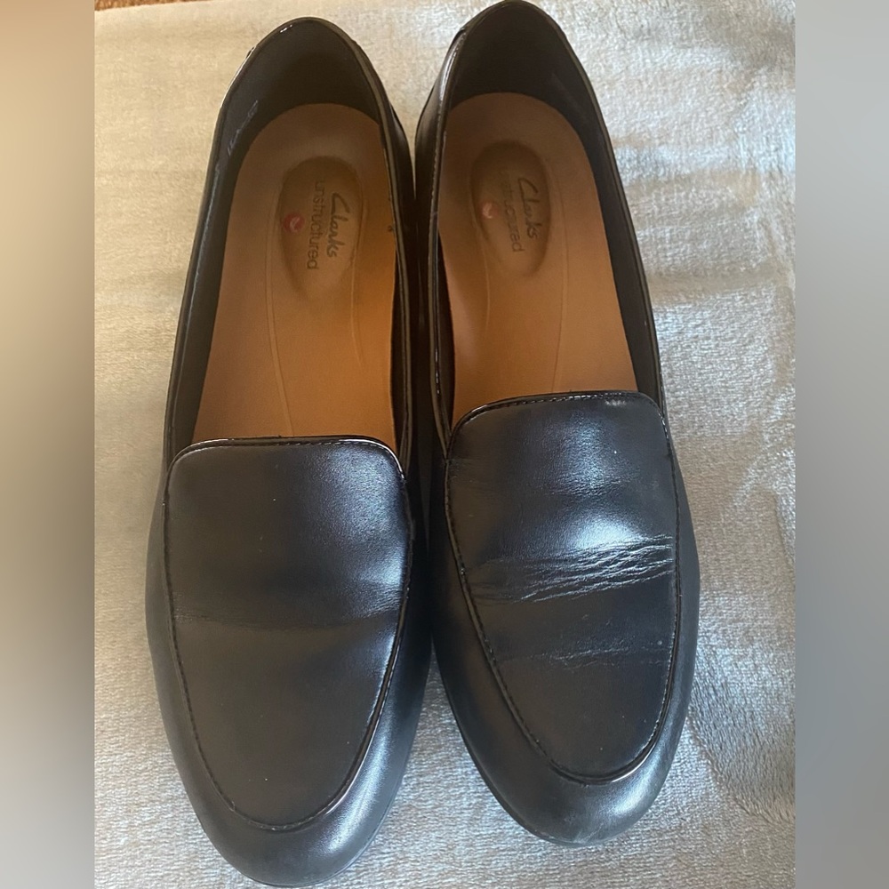 Unstructured black loafers